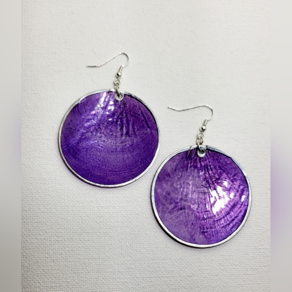 🕳️ Purple Shell Earrings with Silver Border - Picture 4 of 5